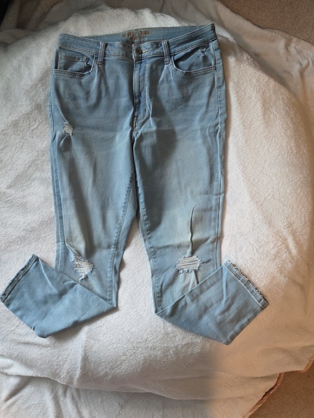 Arizona Jean Company Light Blue Distressed Ankle Jeans